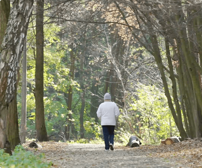 Spinal Cord Stimulation patient Virginia walking through a field.